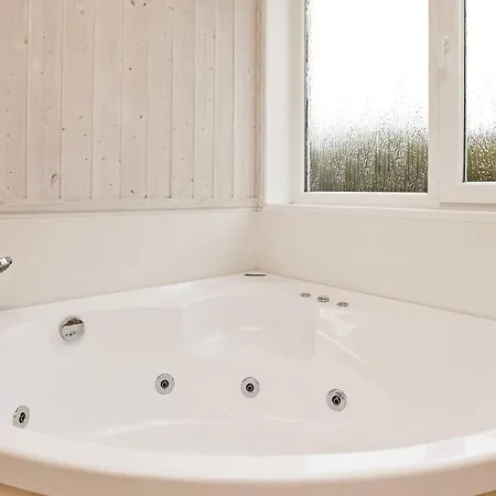 Holiday home Three-bedroom In 4 *