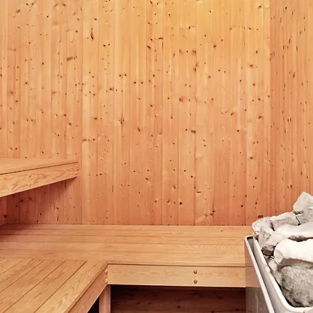 Three-bedroom In 4 *