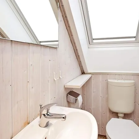 Three-bedroom In 4 גלטינג
