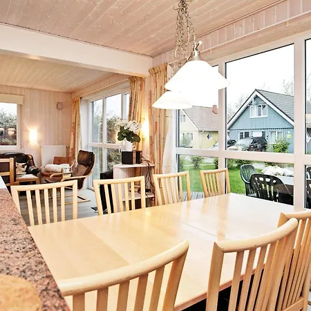 Three-bedroom In 4 *