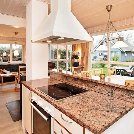 Three-bedroom In 4 Holiday home *
