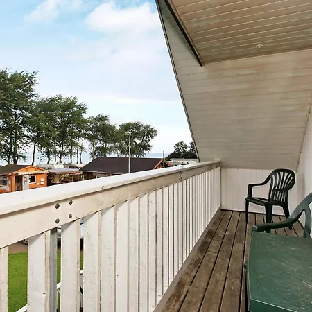 Three-bedroom In 4 *