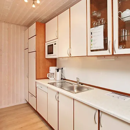 Three-bedroom In 4 Holiday home