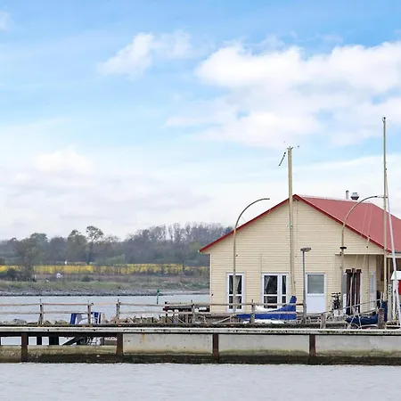 Three-bedroom In 4 Holiday home